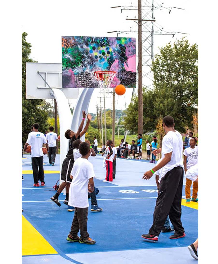 Memphis Grizzlies Howze Park Backboards Project, players on the court with the art backboard by artist David Huffman